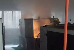 一廠內(nèi)發(fā)生火災(zāi),員工用水滅火火勢(shì)卻越來越大